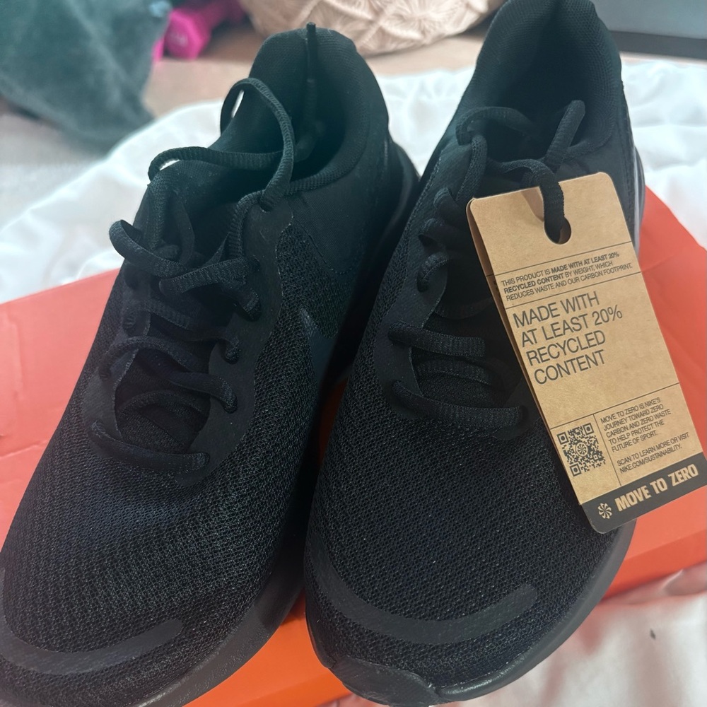 Nike Revolution 7 Running Sneakers | Black | New in Box | Women’s 7.5